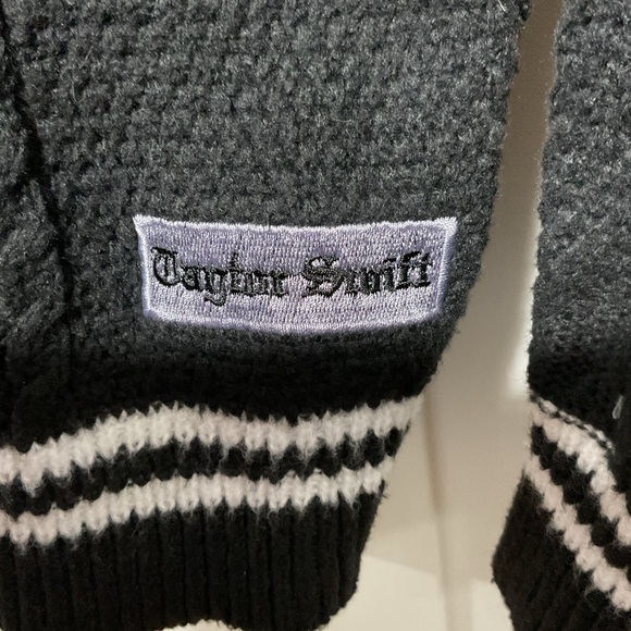 Taylor Swift Black Cardigan with Embroidered Snake - Picture 3 of 4